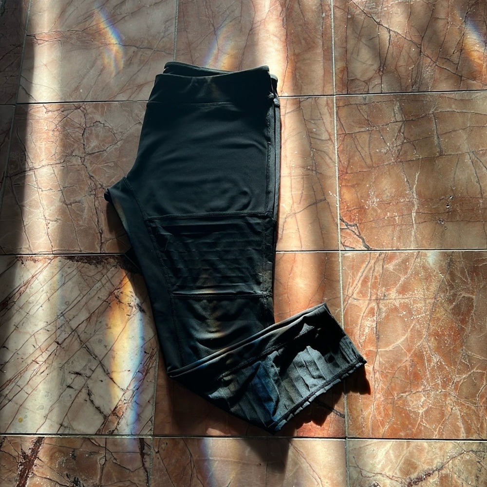 ✨ Reebok Speedwick Logo Leggings with Mesh Inserts - Black / XL ✨